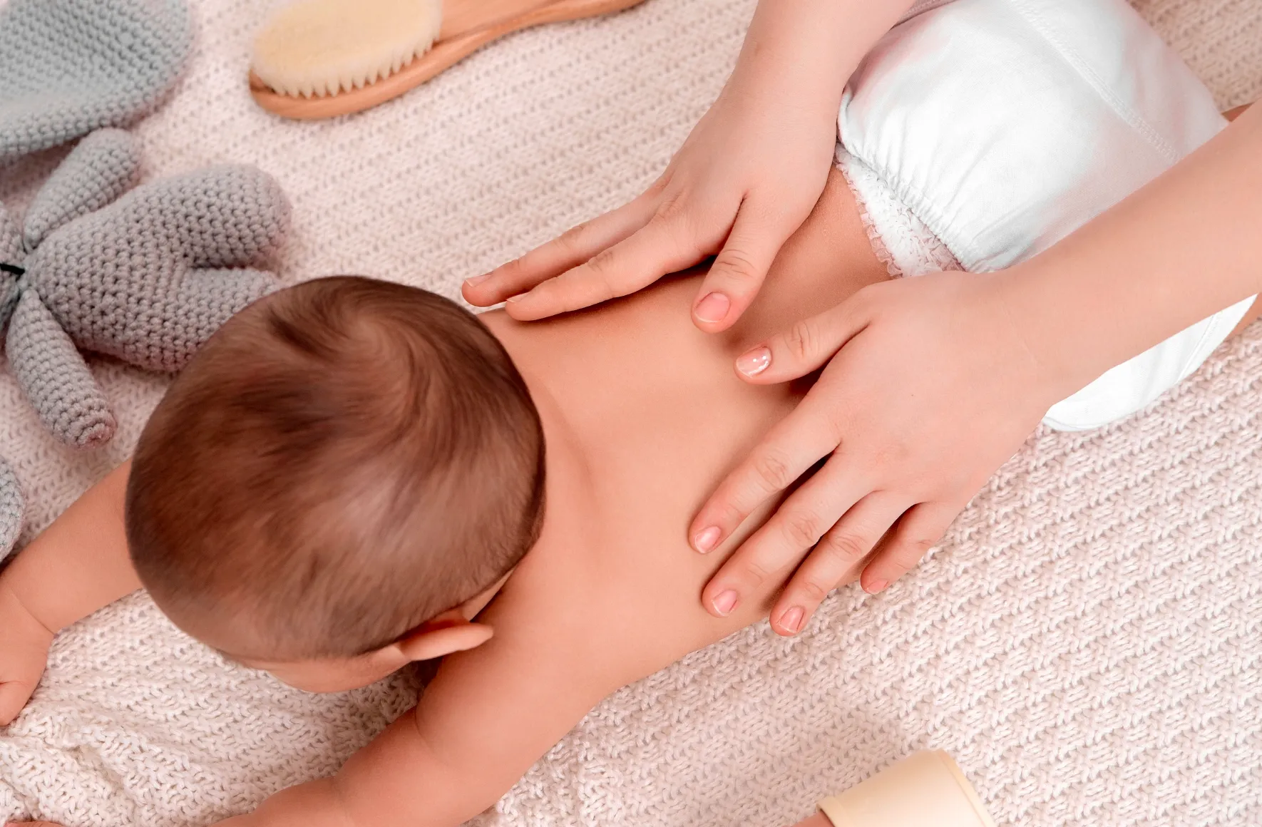 Prednosti blagodejnega dotika za dojenčka in starše